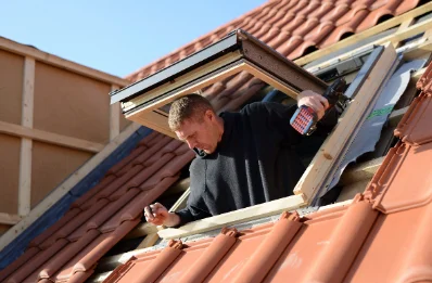 Pose de fenêtres de toit Velux à Languédias